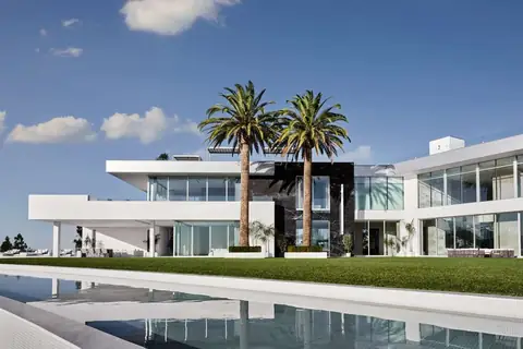 Bigger Than the White House! The World-Famous “The One” Mansion