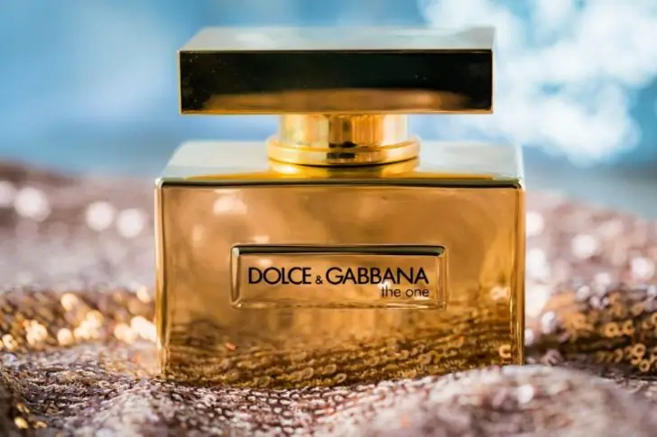 How to tell fake perfume?