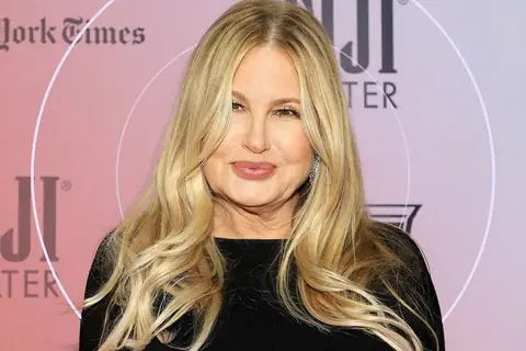 Why Jennifer Coolidge HATES Matte Makeup